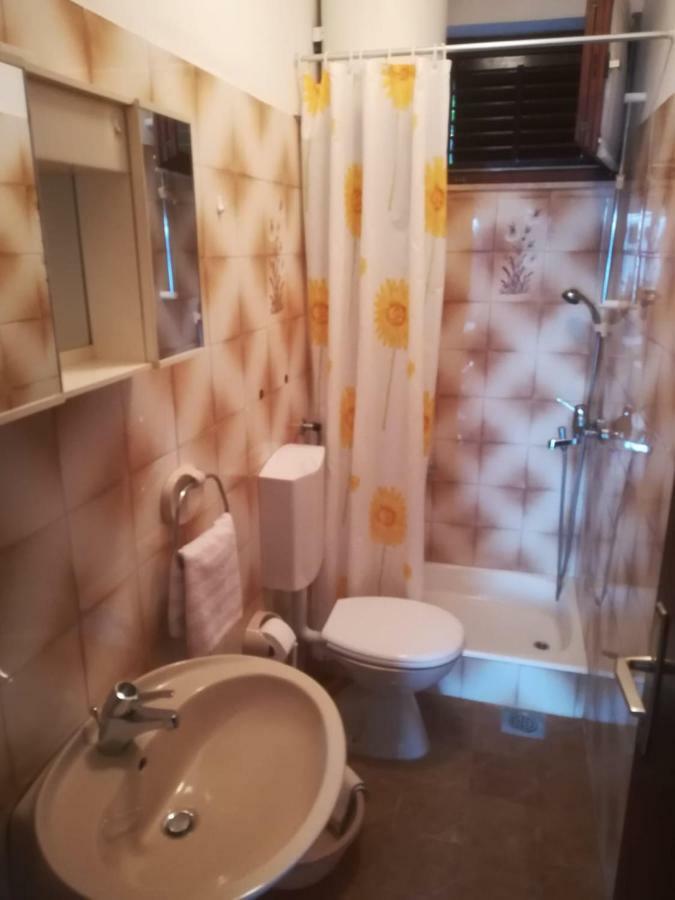 Apartmani Ujdur Omiš Eksteriør bilde